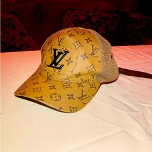 Louis Vuitton snap back hat